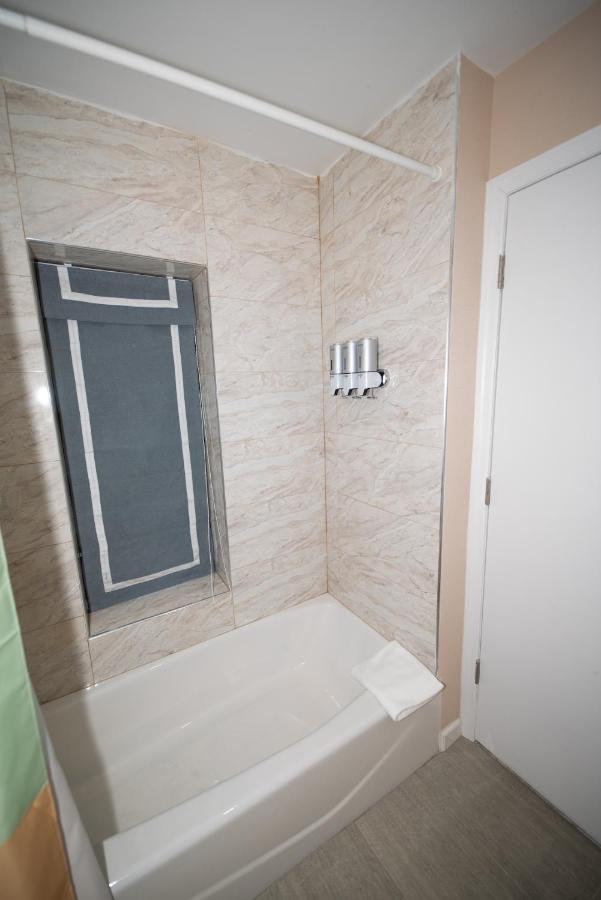 Flushing Garden Hotel New York Bagian luar foto