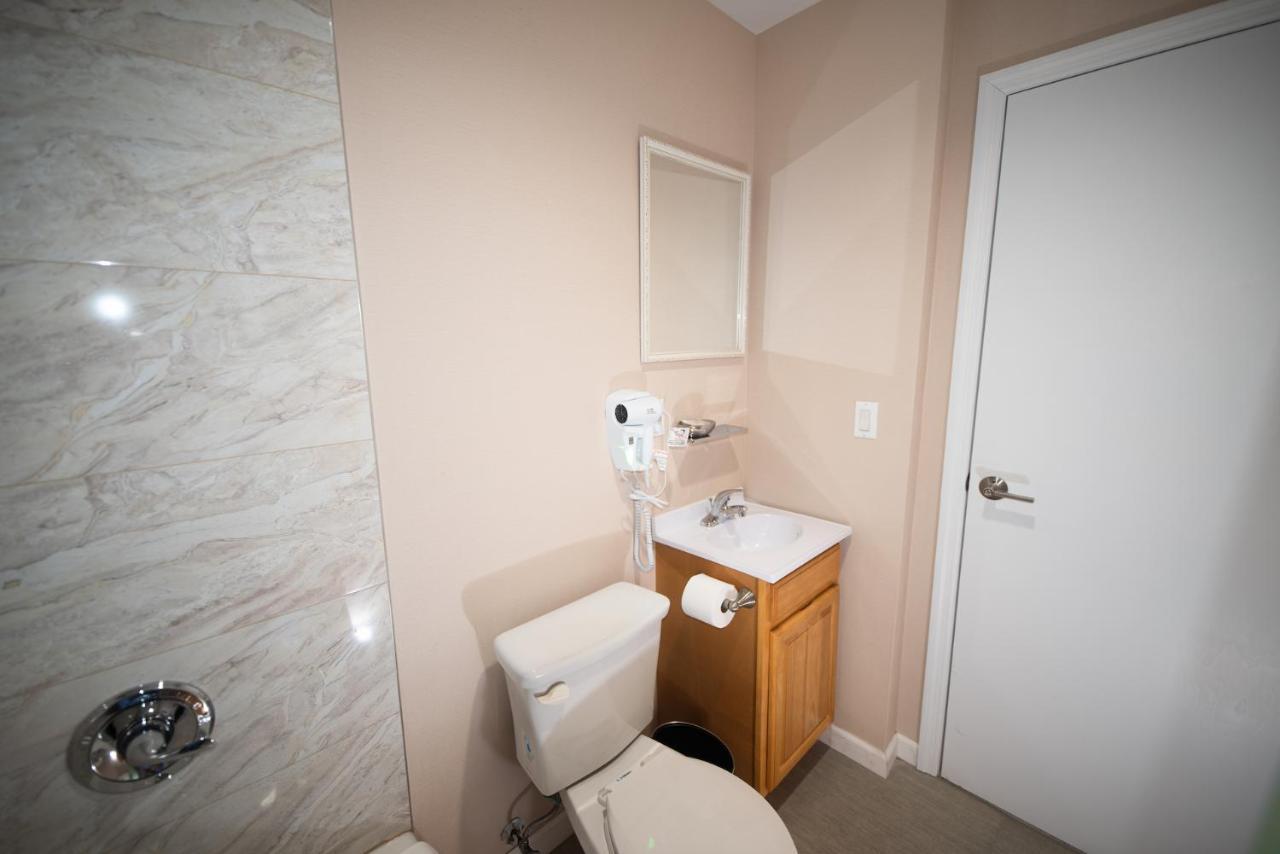 Flushing Garden Hotel New York Bagian luar foto